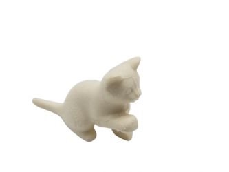 Katzenjunges sitzend